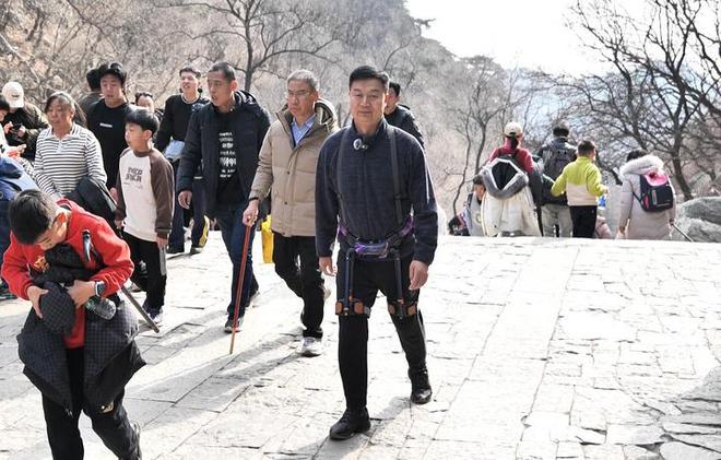 从助力登山到服务生活 养老机器人规模化应用还有多远